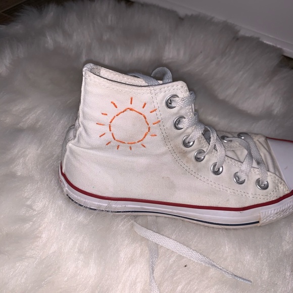 White converses - Picture 3 of 6